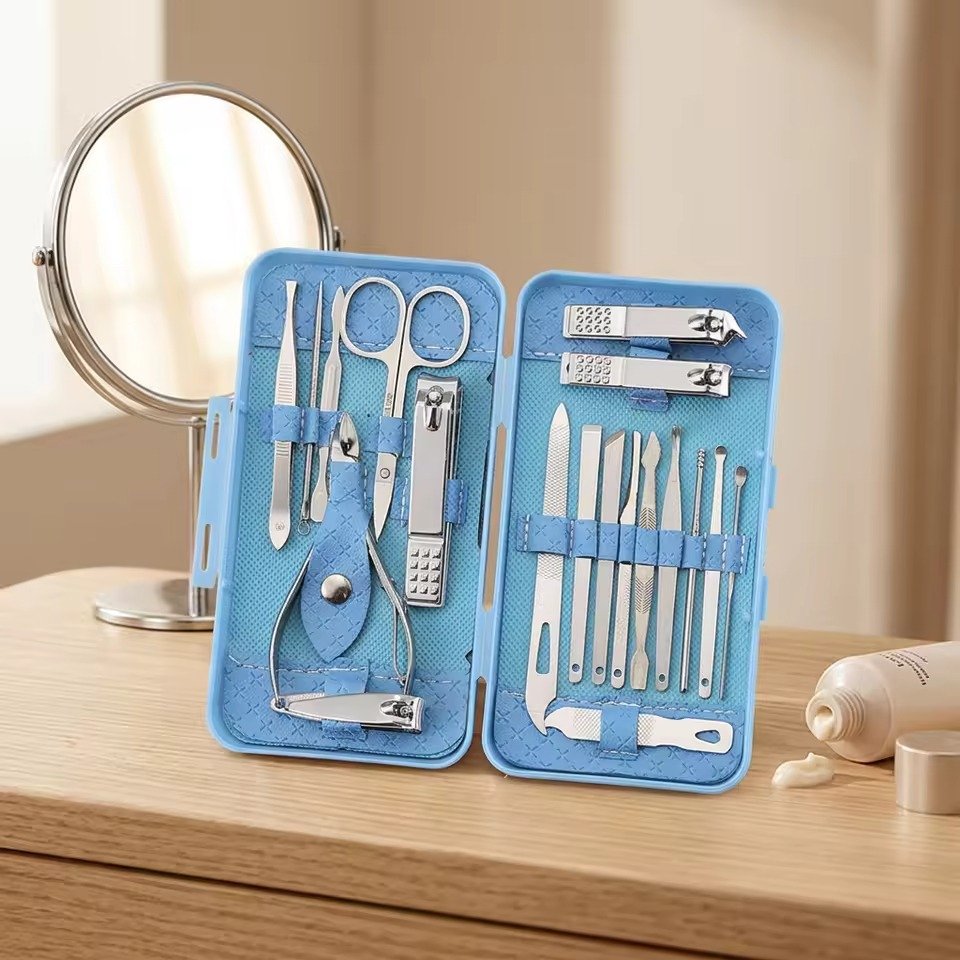 Manicure Pedicure Set - Image 4